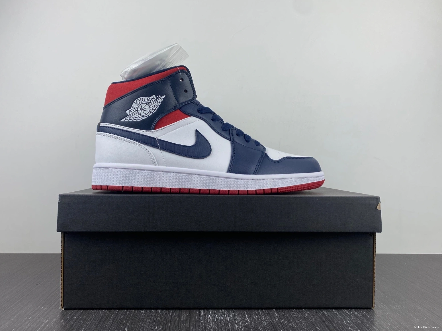 SE Jordan 852542-104 - USA 1 Mid 1105